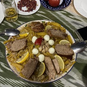 traditionelles Essen als Sehenswürdigkeit in Usbekistan