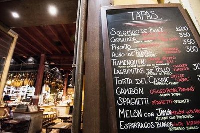 Schild Tapas Bar in Madrid
