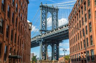 Dumbo mit Blick auf Manhattan Bridge