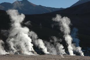 Brodelnder Tatio Geysire