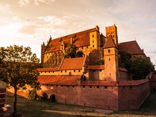 Die Marienburg am Abend