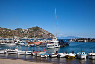 Hafen von Ischia