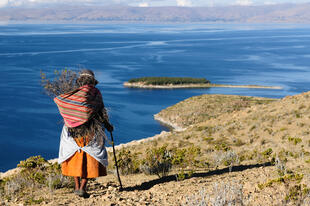 Frau auf der Isla del Sol