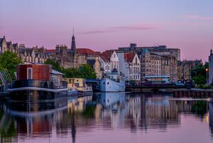 Edinburgh am Abend