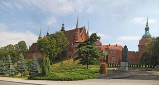 Frauenburger Dom und Kopernikus Denkmal