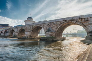 Steinbrücke in Skopje