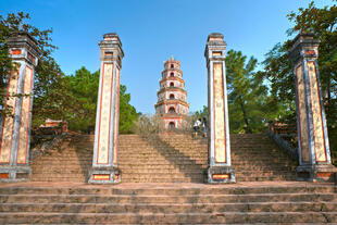 Treppen zu der Thien Mu Pagode