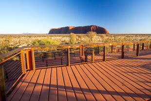 Uluru / Ayers Rock mit Aussichtsplattform 