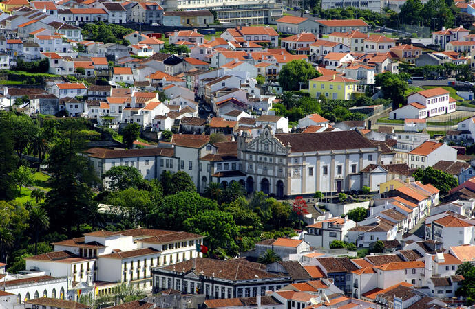 Blick auf Angra do Heroismo