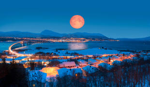 Vollmond über Tromsø