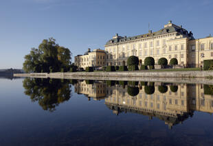 Dtrottningolm Palace