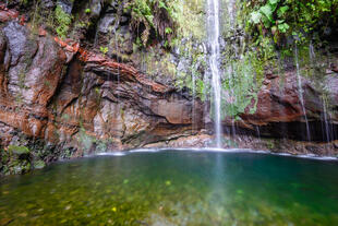 Wasserfall im Laurisilva 