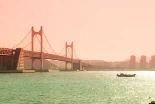 Blick auf die Gwangan Brücke in Busan 