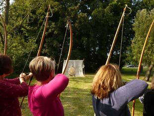 Meditatives Bogenschießen im Grünen 