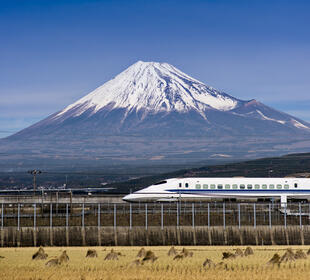 Shinkansen vor dem Fuji