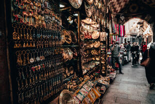 Souveniers auf dem Khan Al-Khalili Markt