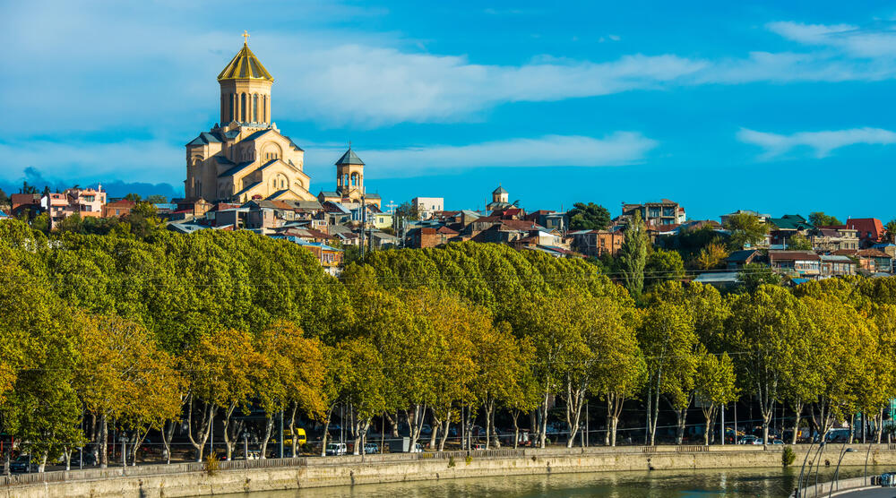 Blick auf Tiflis und den Kura Fluss