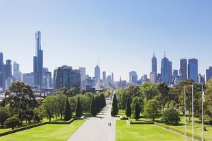 Stadtpark vor Skyline 