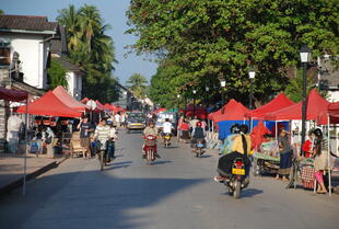 Lebendiges Treiben in Laos