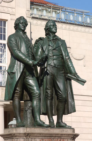 Das Goethe-Schiller-Denkmal in Weimar 