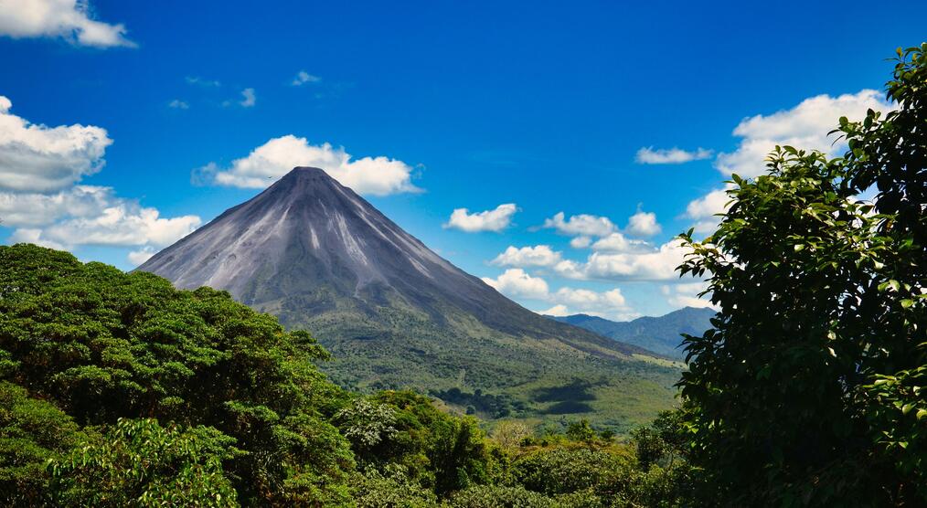 Der Vulkan Arenal als klassisches Fernreiseziel im November