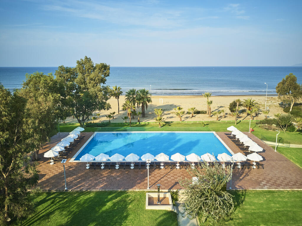 Pool mit Meerblick