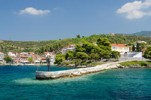 Pier am Wasser in Neos Marmaras