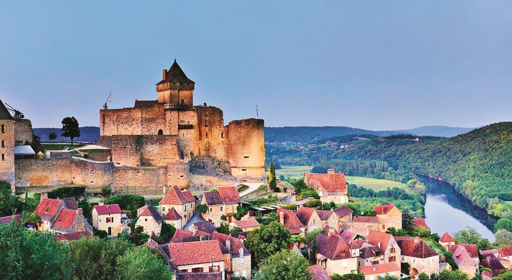 Dorfaussicht & Dordogne-Fluss