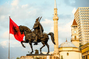 Skanderbeg Denkmal - Albanien Sehenswürdigkeit