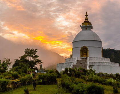 Friedensstupa bei Sonnenuntergang