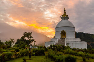 Friedensstupa bei Sonnenuntergang