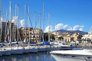 Boote im alten Hafen von Palermo