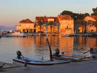 Abendstimmung am Hafen von Brac