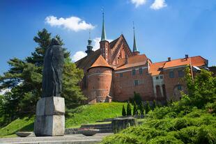 Frauenburger Dom und Kopernikus Denkmal