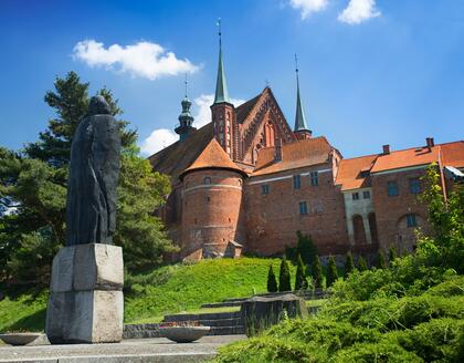 Frauenburger Dom und Kopernikus Denkmal