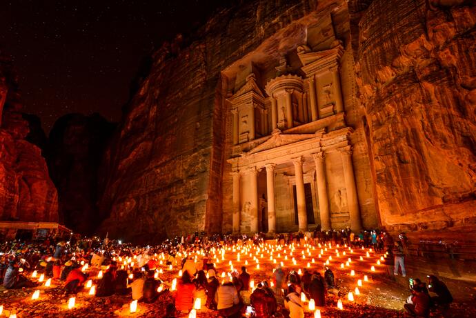 Petra bei Nacht