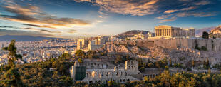 Akropolis mit Parthenon-Tempel bei Sonnenuntergang