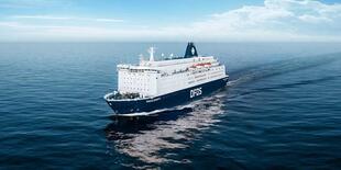 DFDS-Fähre auf dem Wasser