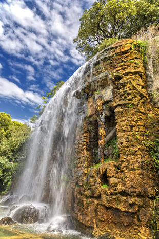 Wasserfall am Colline du Chateau