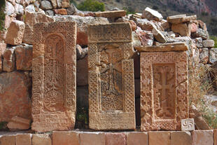 Kreuzsteine am Kloster Noravank