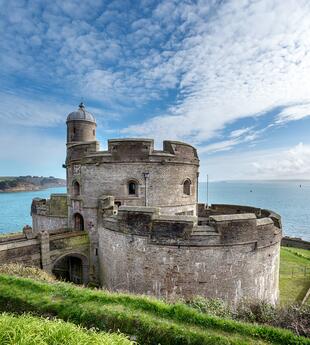 Blick auf Pendennis Castle und das Meer