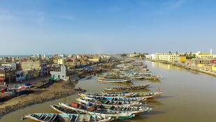 Fischerboote auf dem Fluss Senegal