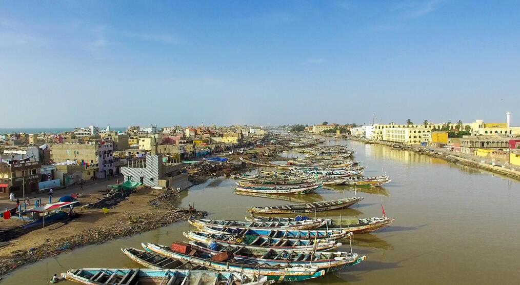 Fischerboote auf dem Fluss Senegal