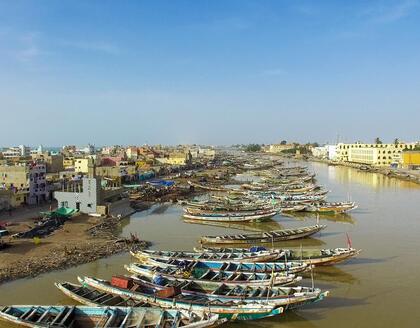 Fischerboote auf dem Fluss Senegal