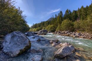 Alpenbach Loisach in Bayern