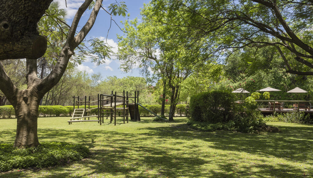 Garten und Spielplatz