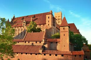 Blick auf die Giebel der Burg