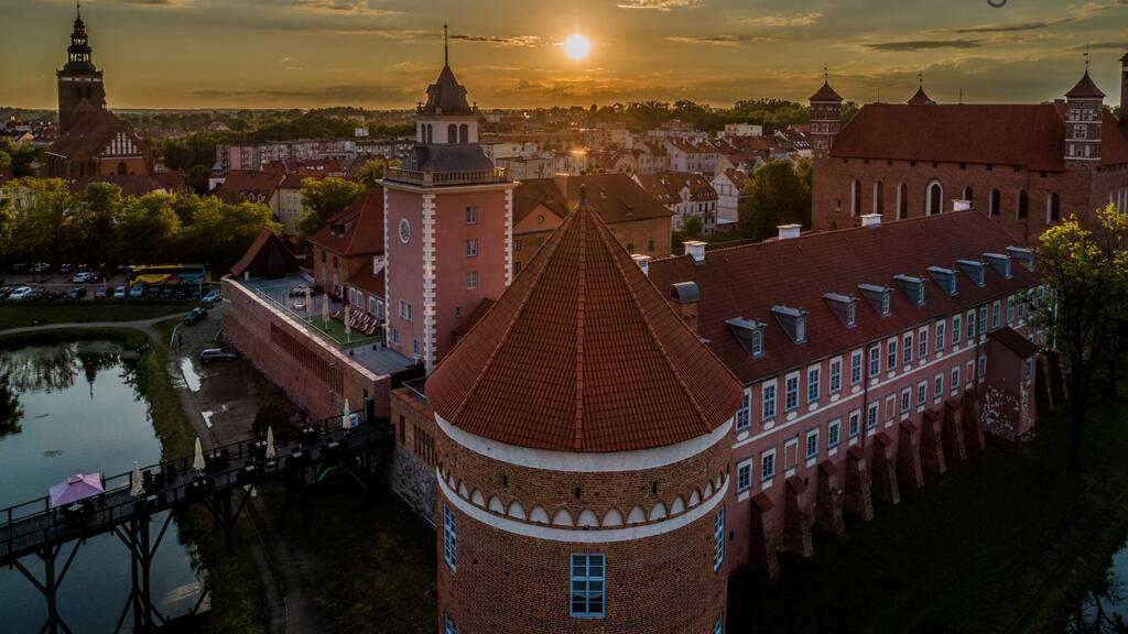 Außenansicht bei Sonnenuntergang