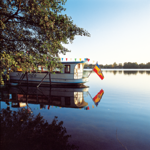 Aussflugsschiff auf dem Malchiner See