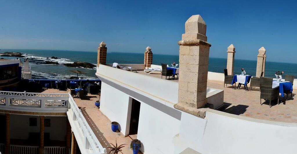 Dachterrasse mit Blick aufs Meer